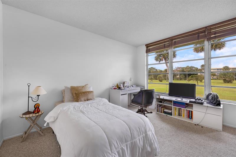Image 23 of 38 For 905 Cypress Ter  202