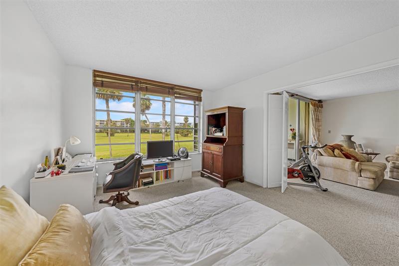Image 24 of 38 For 905 Cypress Ter  202