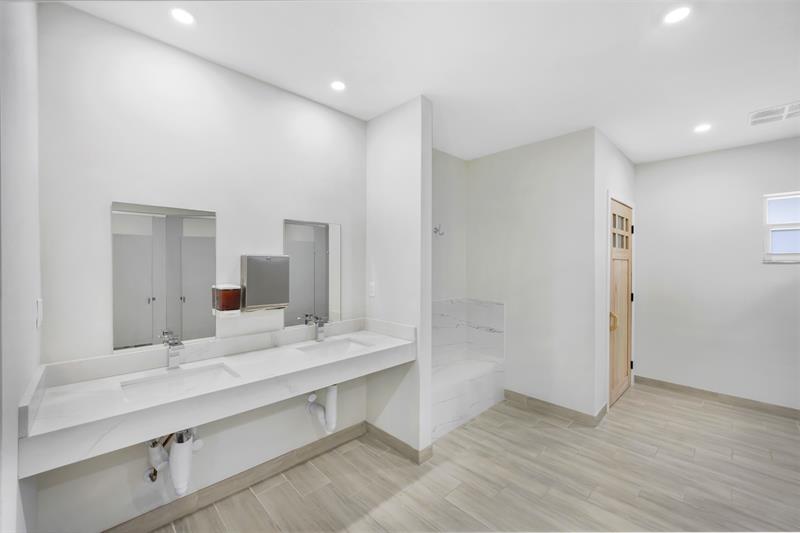 Image 37 of 38 For 905 Cypress Ter  202