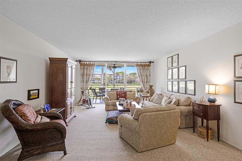 Image 6 of 38 For 905 Cypress Ter  202