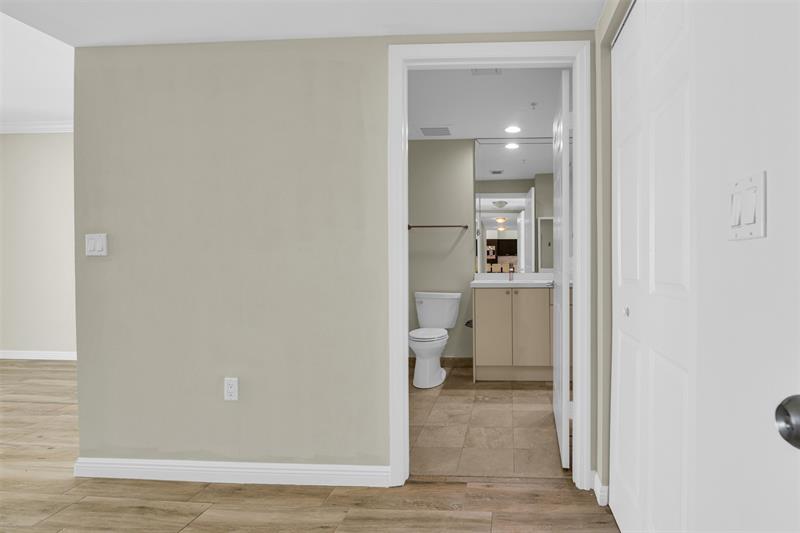 Image 17 of 40 For 1745 Hallandale Beach Blvd  Ph03w