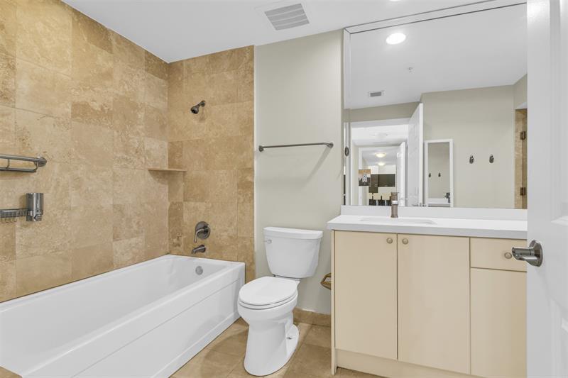 Image 19 of 40 For 1745 Hallandale Beach Blvd  Ph03w
