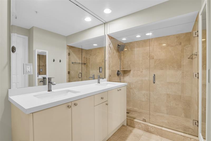 Image 20 of 40 For 1745 Hallandale Beach Blvd  Ph03w