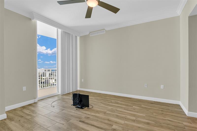 Image 22 of 40 For 1745 Hallandale Beach Blvd  Ph03w