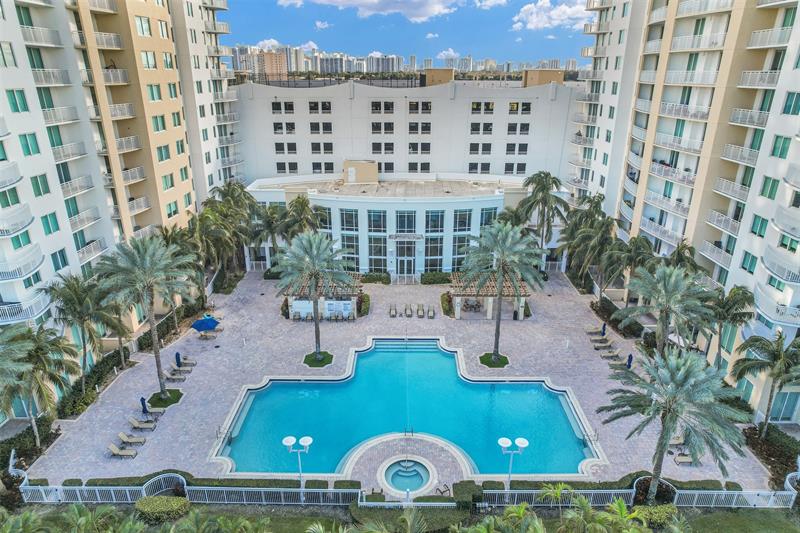 Image 33 of 40 For 1745 Hallandale Beach Blvd  Ph03w