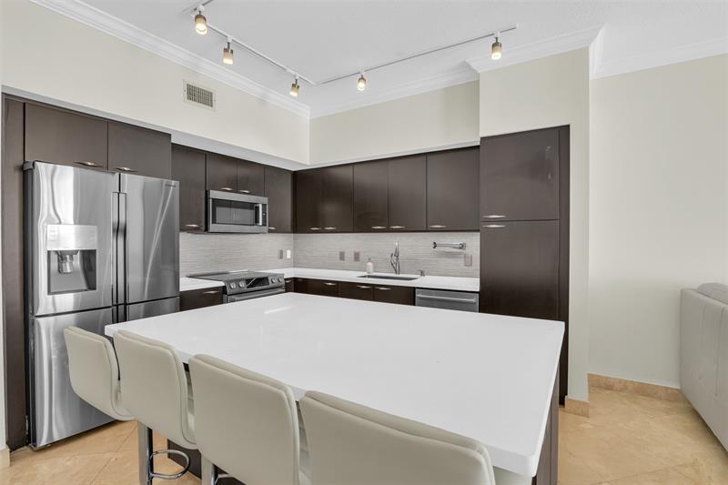 Image 6 of 40 For 1745 Hallandale Beach Blvd  Ph03w