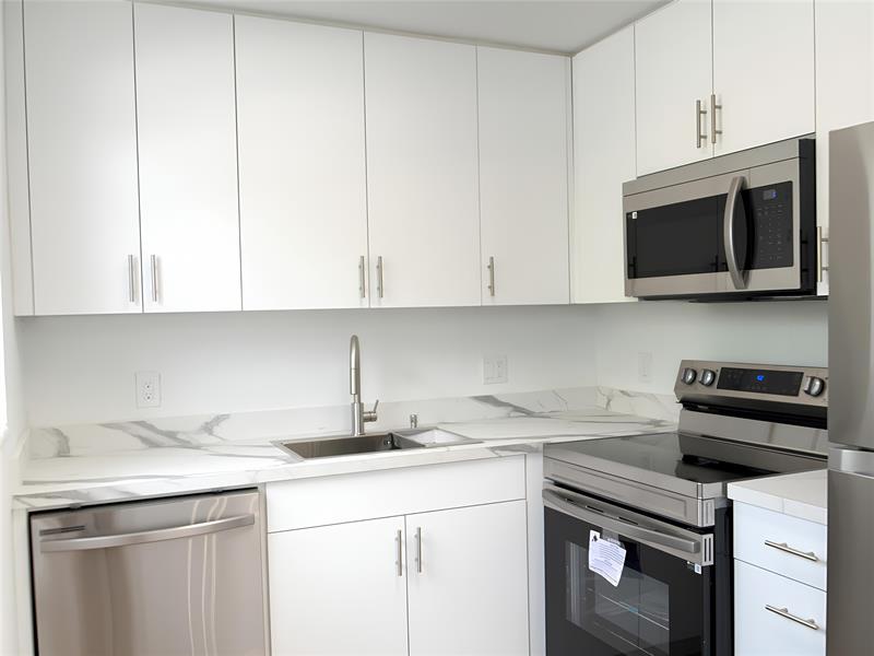 Image 4 of 43 For 109 Harwood J  109