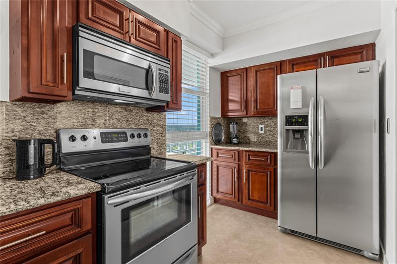Image 16 of 39 For 1900 Ocean Dr  503