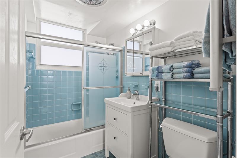 Image 24 of 39 For 1900 Ocean Dr  503