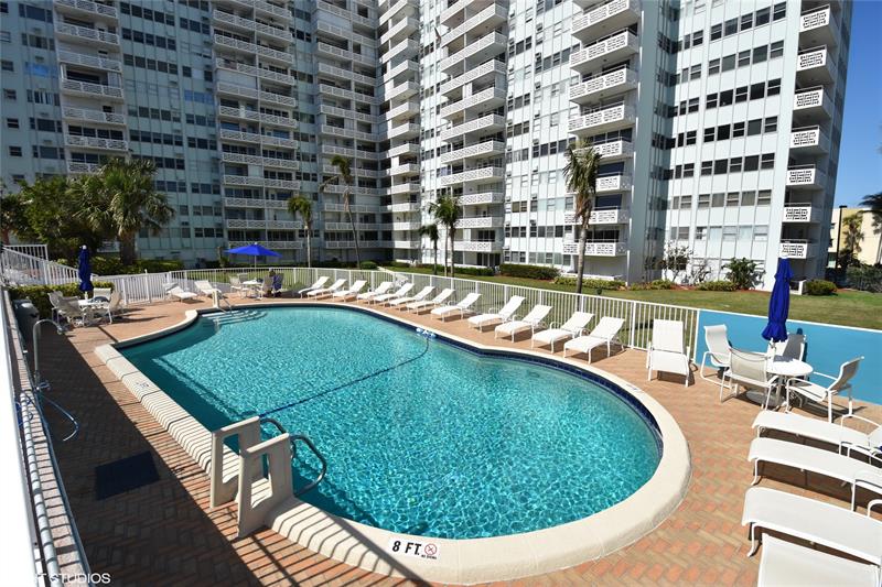 Image 30 of 39 For 1900 Ocean Dr  503