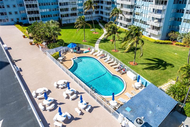 Image 32 of 39 For 1900 Ocean Dr  503