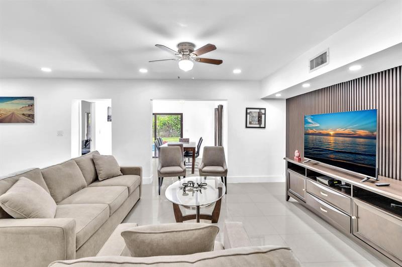 Image 11 of 51 For 410 Country Club Cir