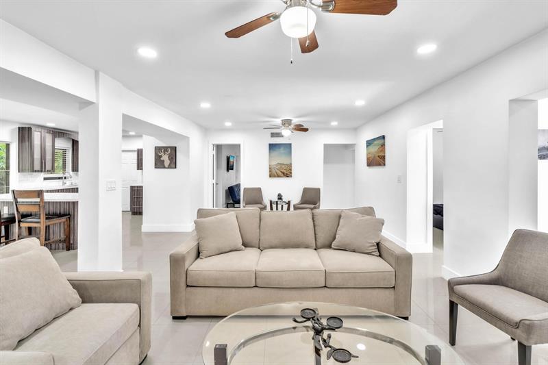Image 14 of 51 For 410 Country Club Cir
