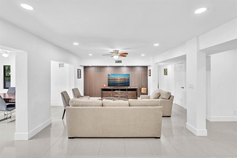 Image 17 of 51 For 410 Country Club Cir