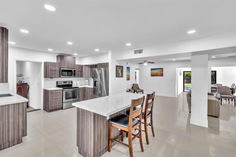 Image 18 of 51 For 410 Country Club Cir