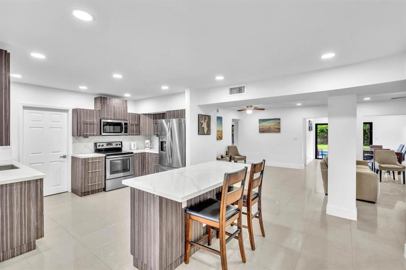 Image 20 of 51 For 410 Country Club Cir