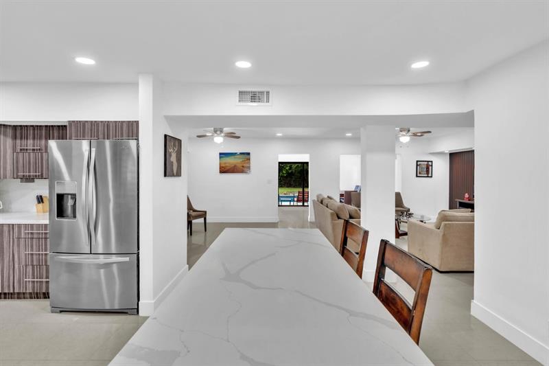 Image 21 of 51 For 410 Country Club Cir
