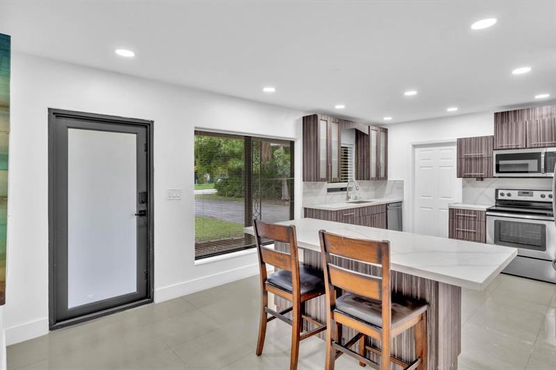Image 22 of 51 For 410 Country Club Cir