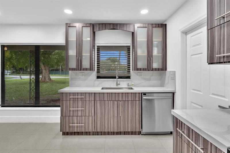 Image 23 of 51 For 410 Country Club Cir