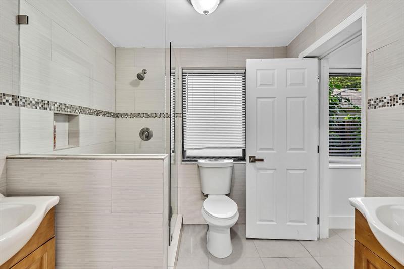 Image 36 of 51 For 410 Country Club Cir