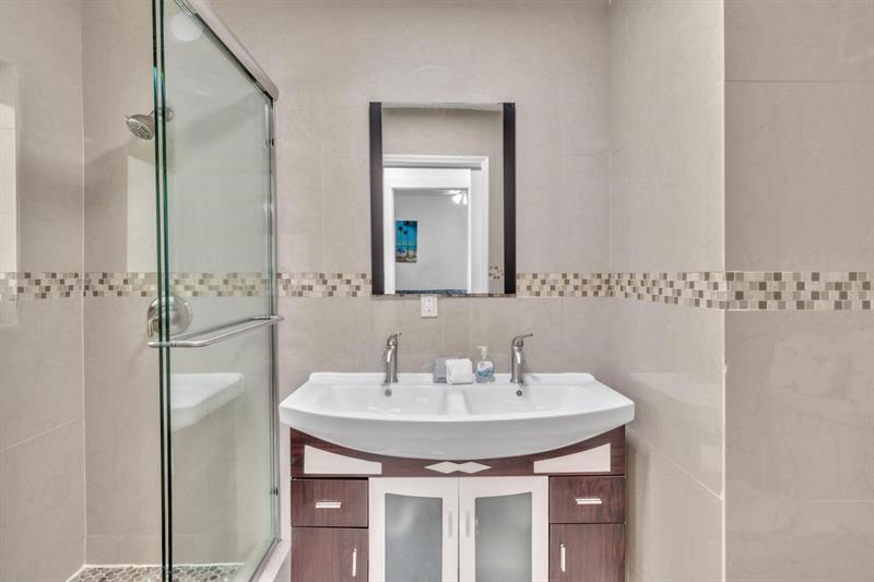 Image 41 of 51 For 410 Country Club Cir