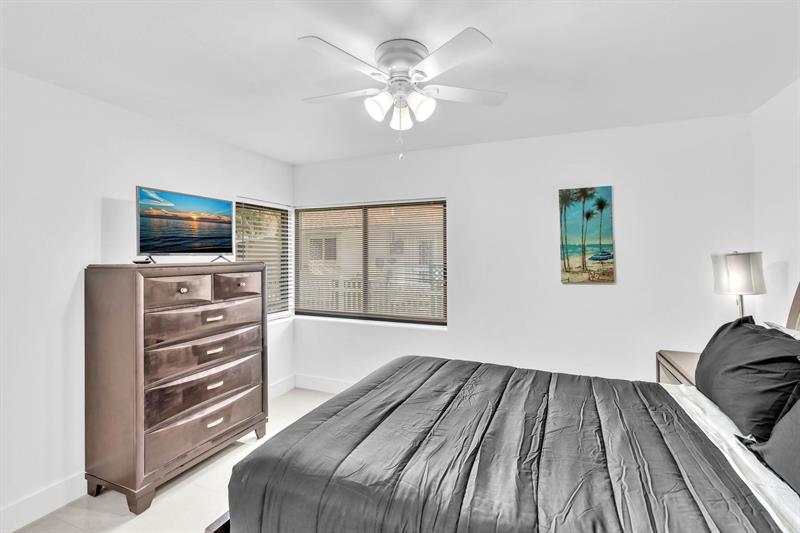 Image 42 of 51 For 410 Country Club Cir