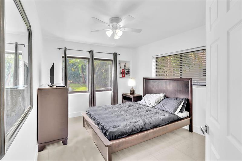 Image 43 of 51 For 410 Country Club Cir