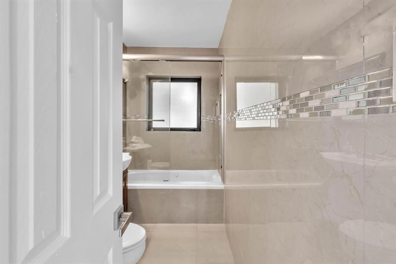 Image 45 of 51 For 410 Country Club Cir