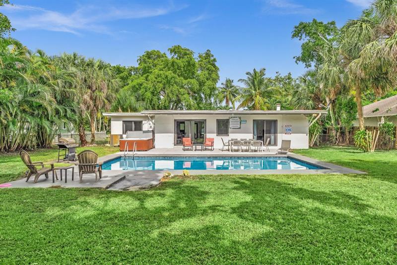 Image 9 of 51 For 410 Country Club Cir