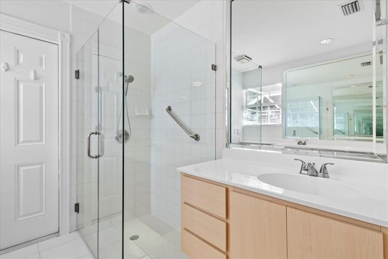 Image 16 of 33 For 7747 Spicewood Cir