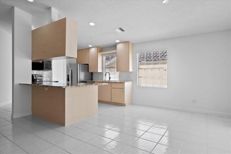 Image 9 of 33 For 7747 Spicewood Cir