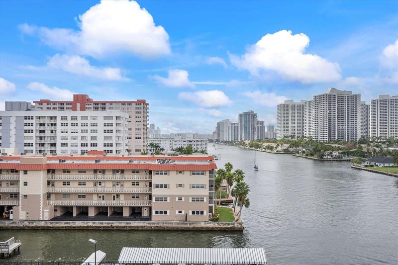 Image 13 of 52 For 2017 Ocean Dr  710