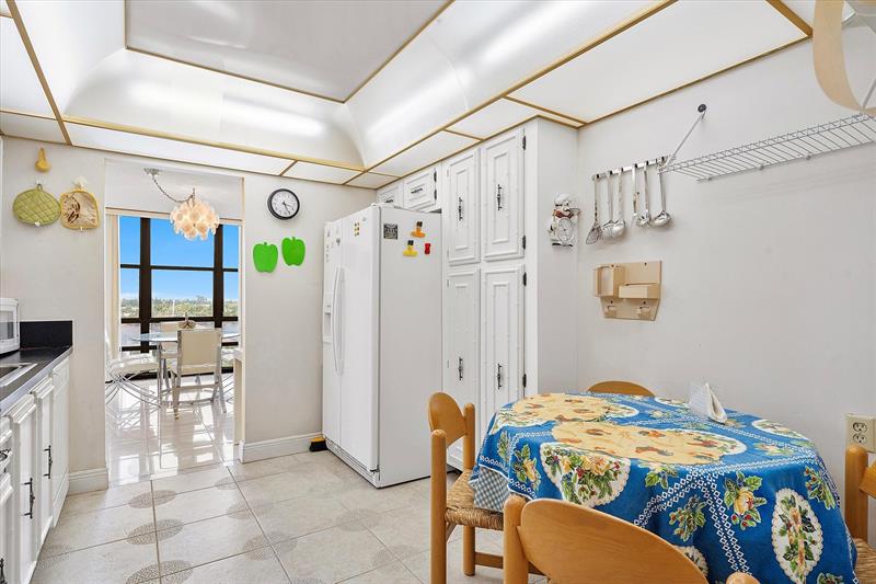 Image 19 of 52 For 2017 Ocean Dr  710