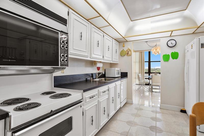 Image 20 of 52 For 2017 Ocean Dr  710