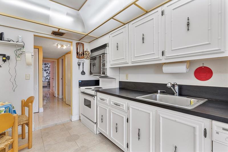 Image 22 of 52 For 2017 Ocean Dr  710