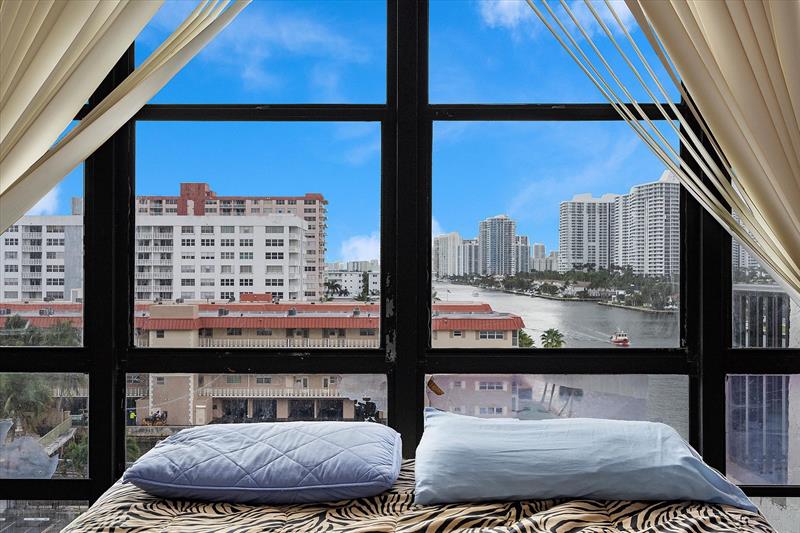 Image 25 of 52 For 2017 Ocean Dr  710