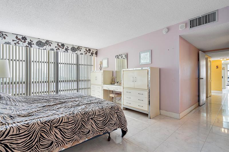 Image 31 of 52 For 2017 Ocean Dr  710