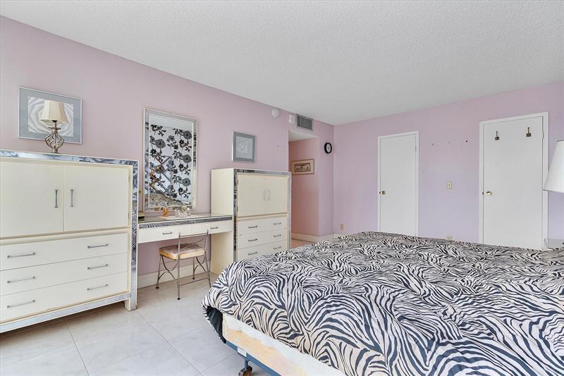 Image 32 of 52 For 2017 Ocean Dr  710