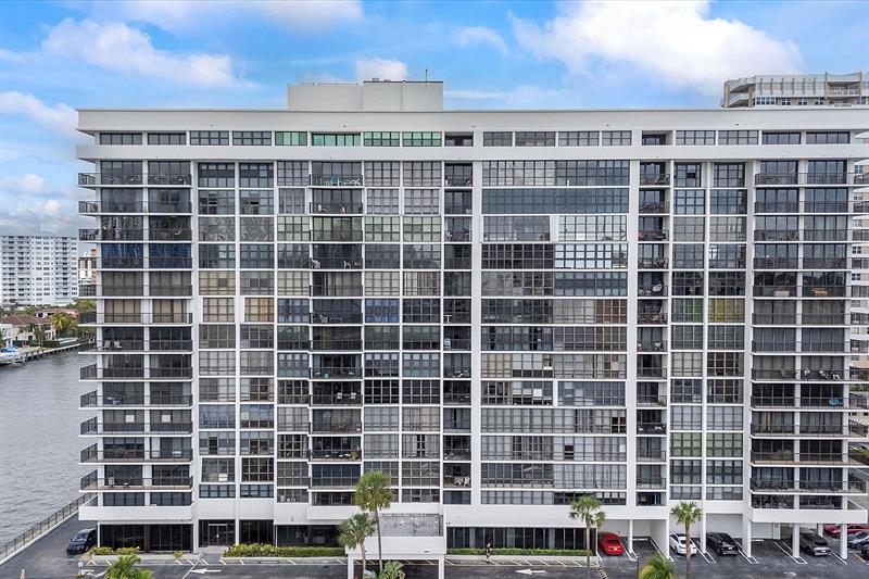 Image 35 of 52 For 2017 Ocean Dr  710