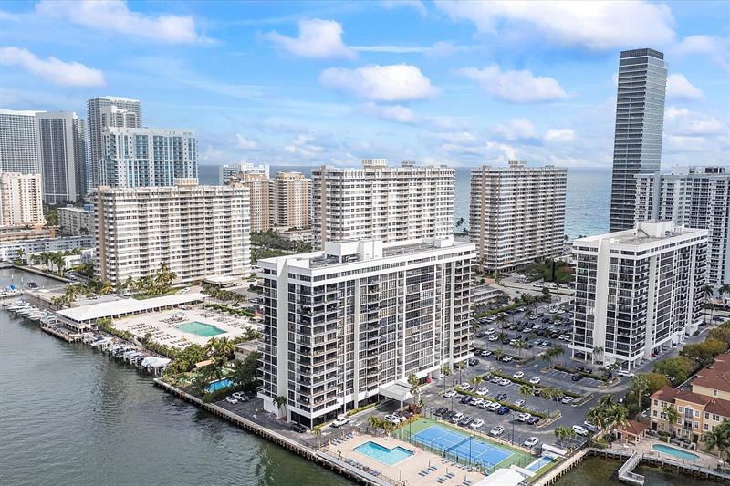 Image 36 of 52 For 2017 Ocean Dr  710