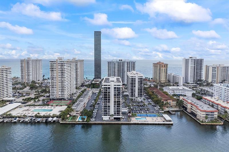Image 37 of 52 For 2017 Ocean Dr  710