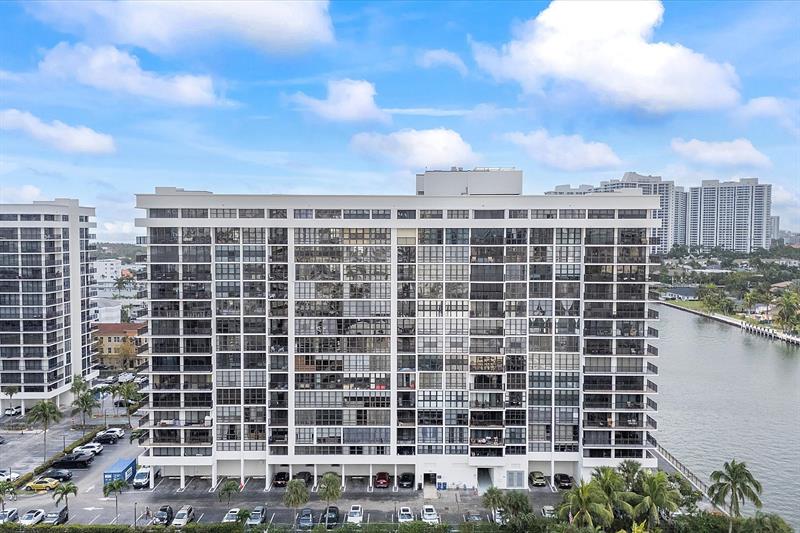 Image 39 of 52 For 2017 Ocean Dr  710