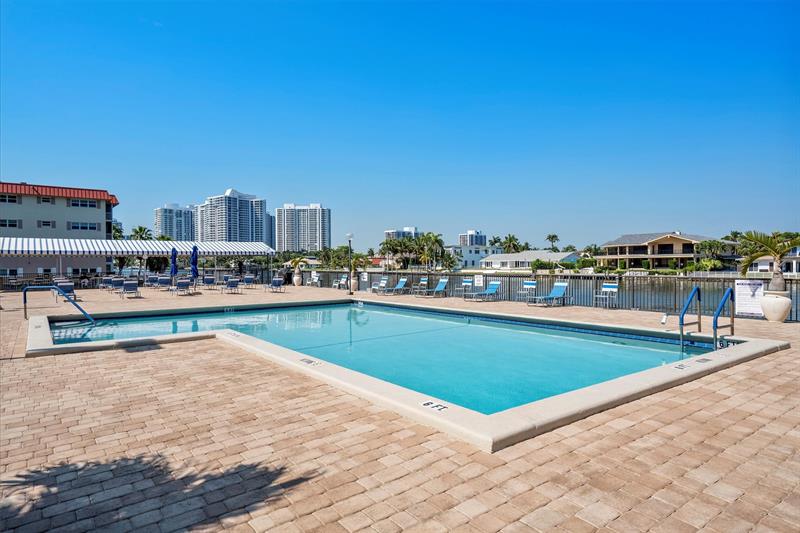 Image 42 of 52 For 2017 Ocean Dr  710