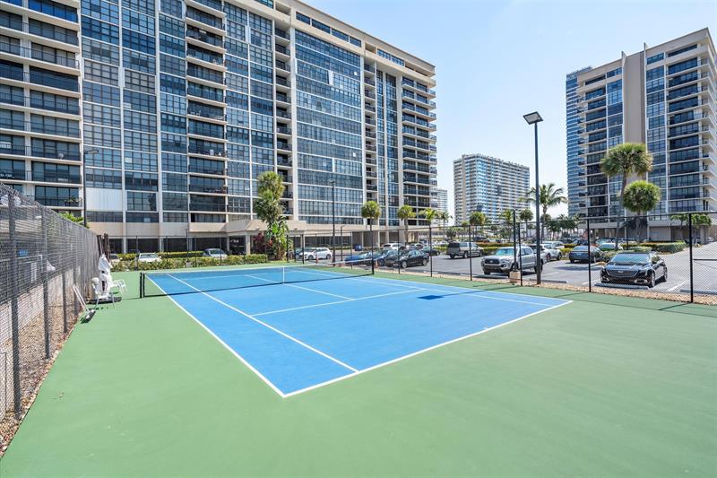 Image 44 of 52 For 2017 Ocean Dr  710