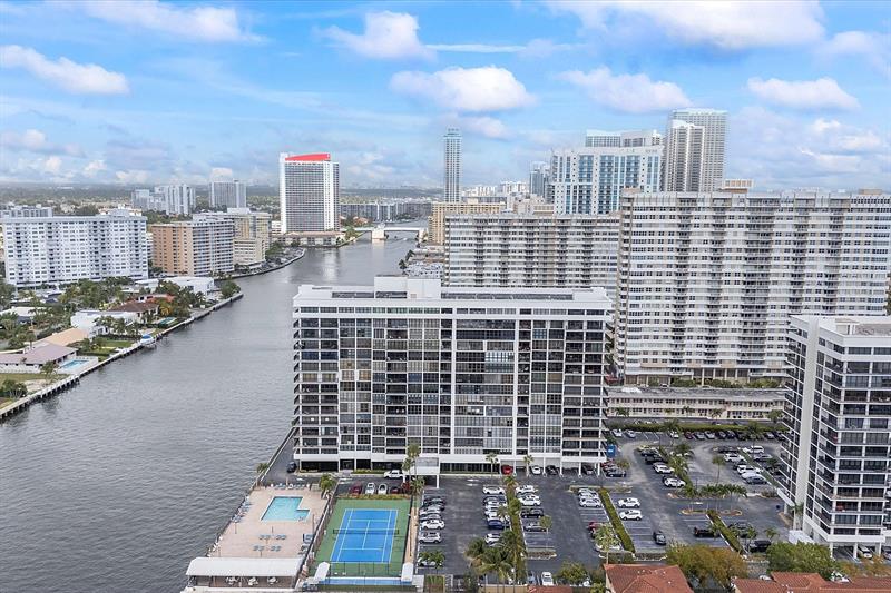 Image 6 of 52 For 2017 Ocean Dr  710