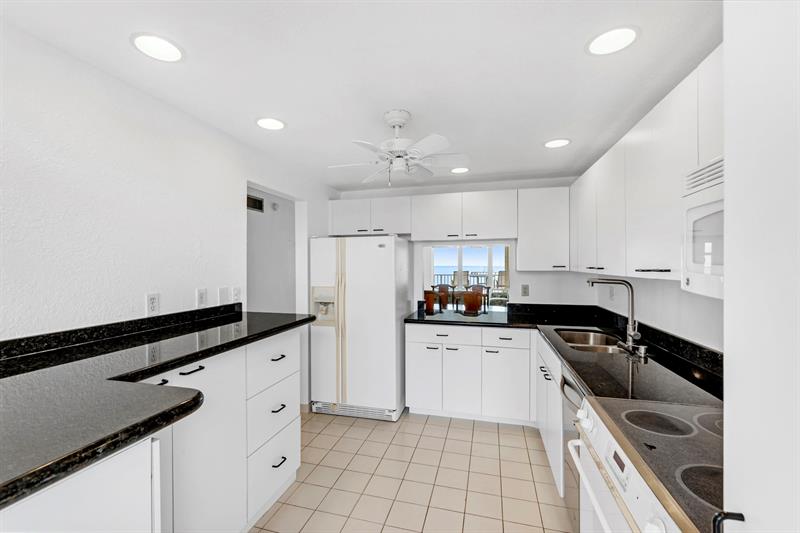 Image 15 of 60 For 750 Ocean Blvd  1002