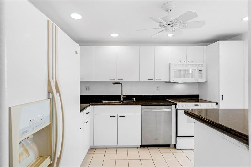 Image 16 of 60 For 750 Ocean Blvd  1002