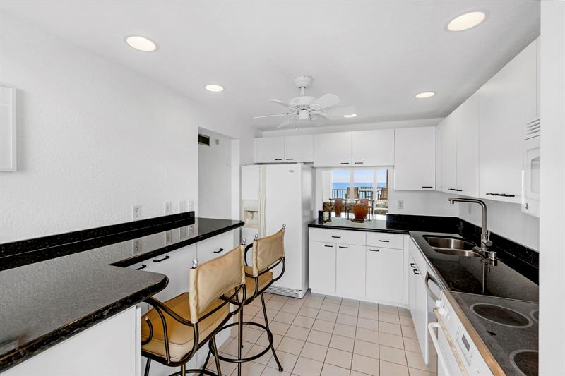 Image 18 of 60 For 750 Ocean Blvd  1002