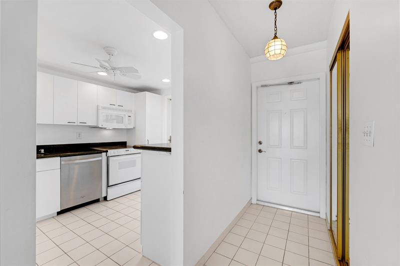 Image 19 of 60 For 750 Ocean Blvd  1002