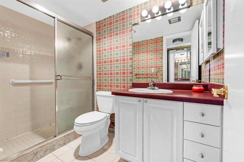 Image 28 of 60 For 750 Ocean Blvd  1002